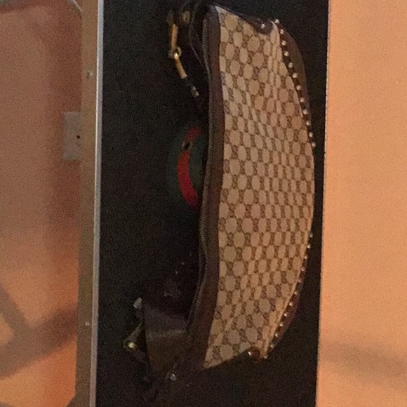 Large Gucci Shoulder Bag - Picture 2 of 6